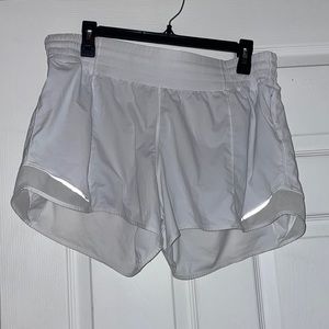 luluemon size 12 hotty hot low-rise lined short 4”